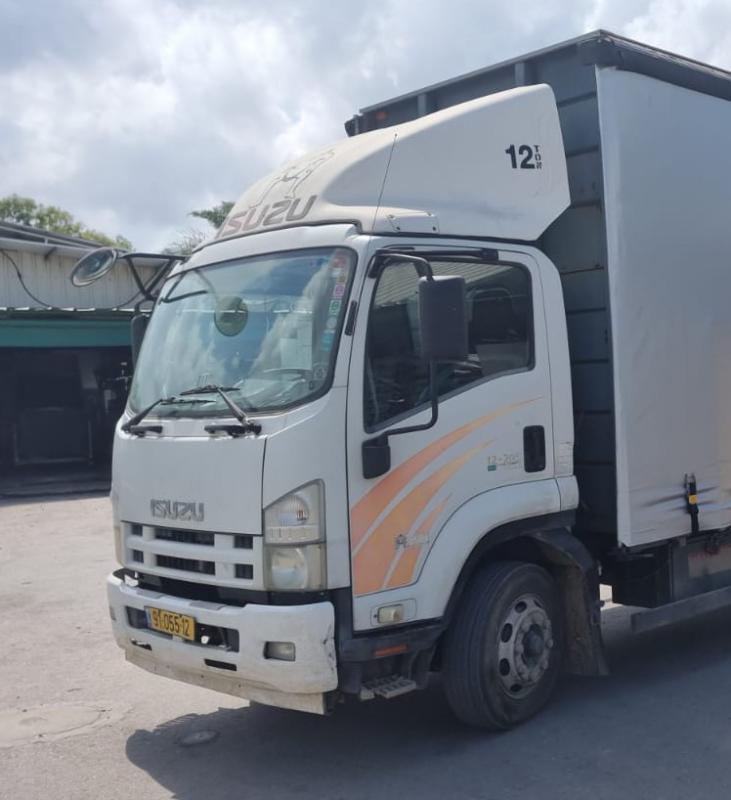 הובלות אהרון עטיה - משאית סגורה וילון